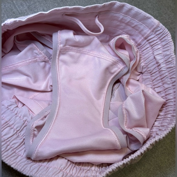 Lululemon Hotty Hots High Rise Strawberry Milkshake Pink Size 4 4in inseam - Picture 6 of 6